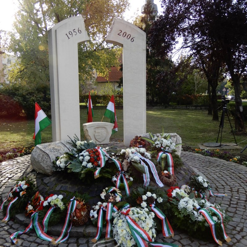 Az '56-os forradalomra emlékeztünk 45